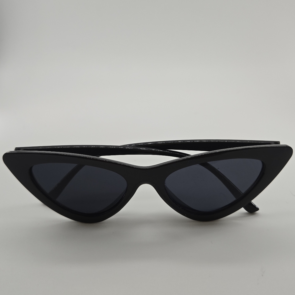 Black Cat Eye Vintage-Style Catwoman Core Sunnies – Sharp & Chic